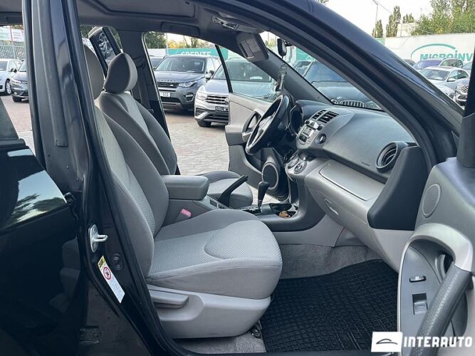 Toyota Rav-4 44 interauto-car