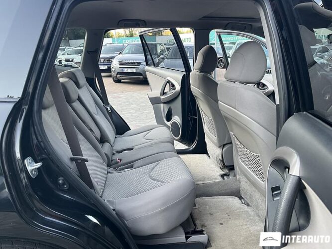 Toyota Rav-4 42 interauto-car