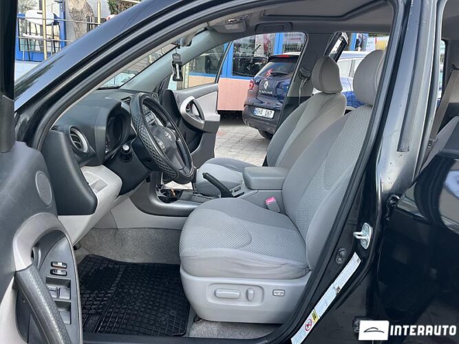 Toyota Rav-4 33 interauto-car
