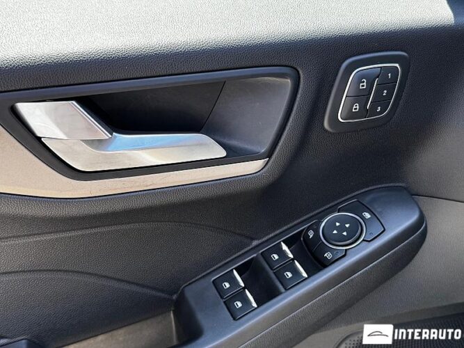 Ford Escape 43 interauto-car