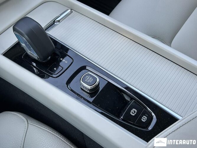 Volvo XC 60 42 interauto-car