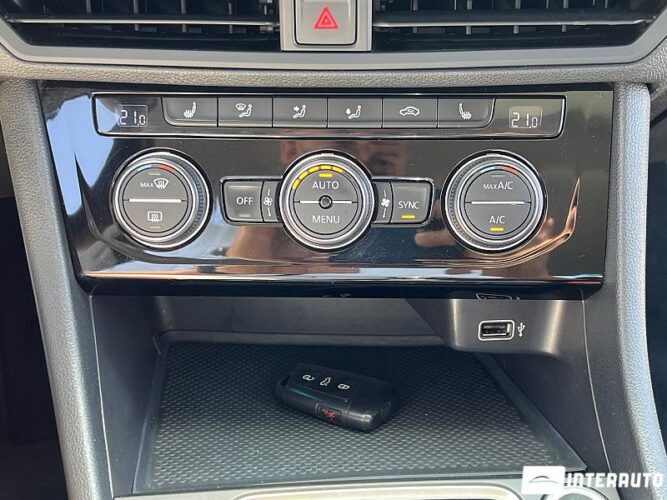 Volkswagen Jetta 40 interauto-car