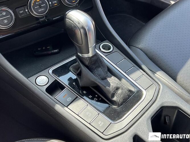 Volkswagen Jetta 41 interauto-car