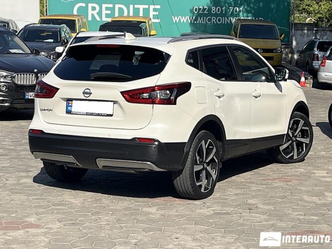 Nissan Qashqai 32 interauto-car