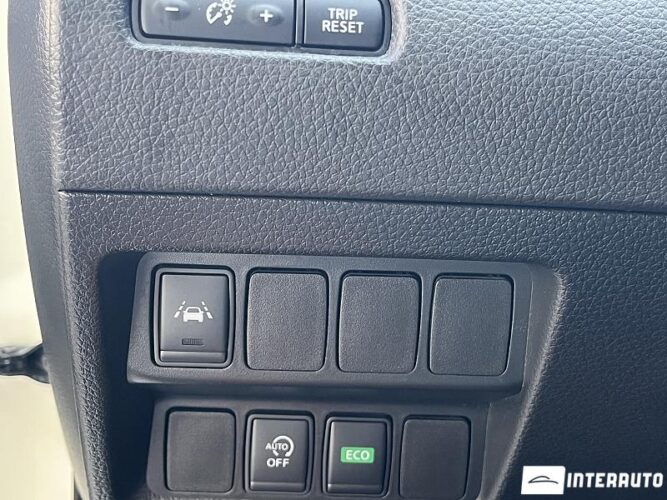 Nissan Qashqai 37 interauto-car