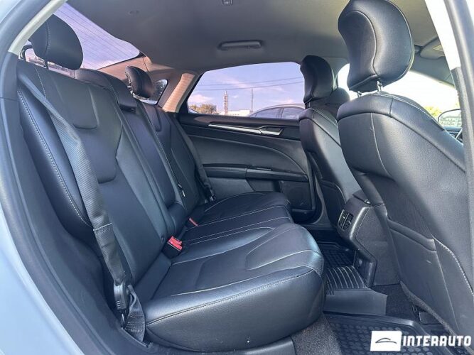Ford Fusion 52 interauto-car