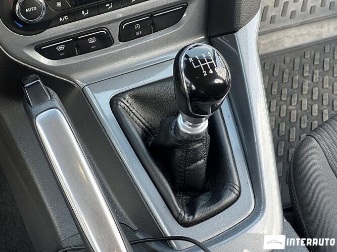 Ford Focus 41 interauto-car