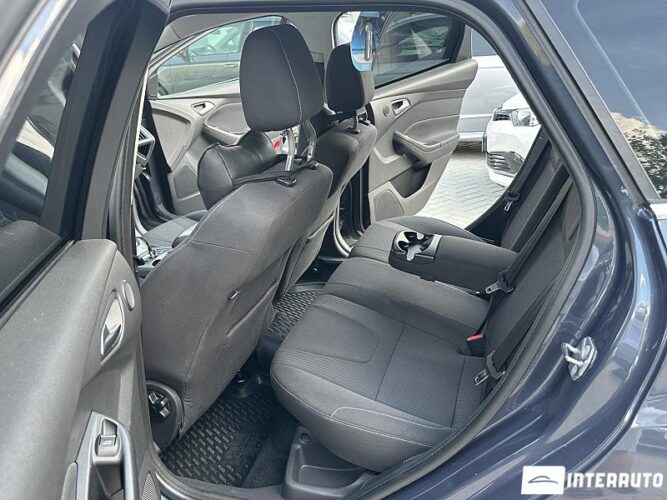 Ford Focus 42 interauto-car