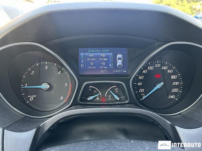 Ford Focus 37 interauto-car