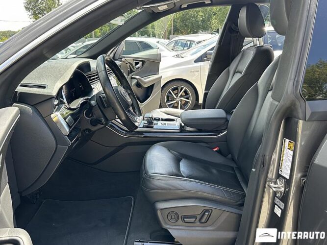 Audi Q8 42 interauto-car