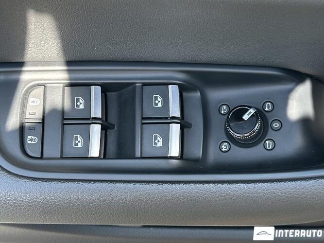 Audi Q8 57 interauto-car