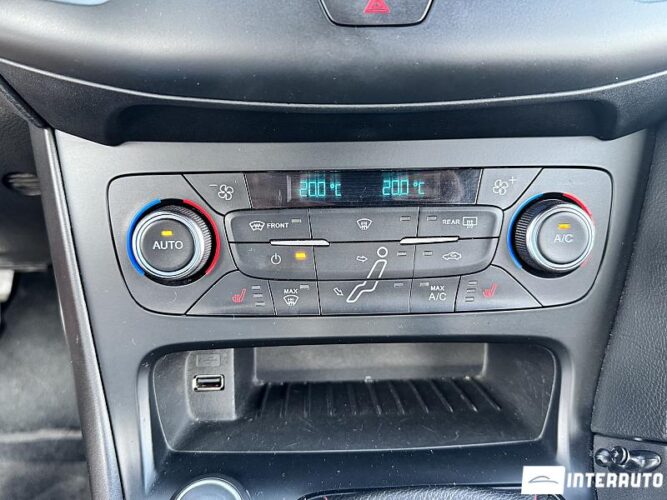 Ford Focus 41 interauto-car