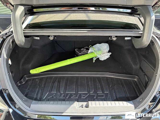 Honda Clarity 47 interauto-car