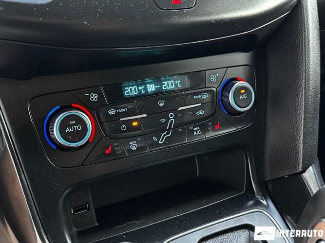 Ford Focus 41 interauto-car