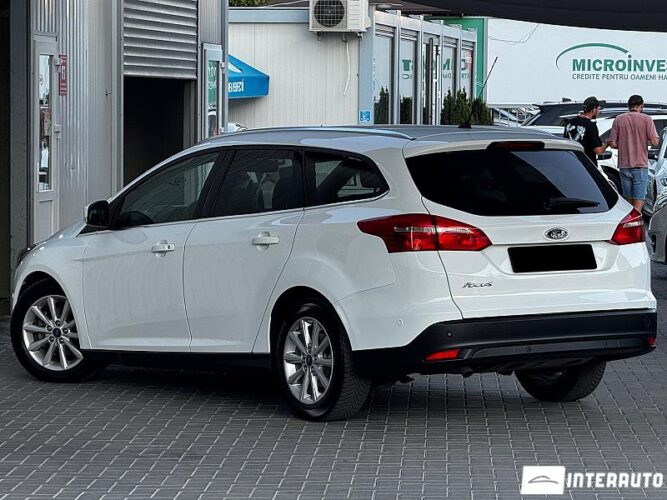 Ford Focus 33 interauto-car