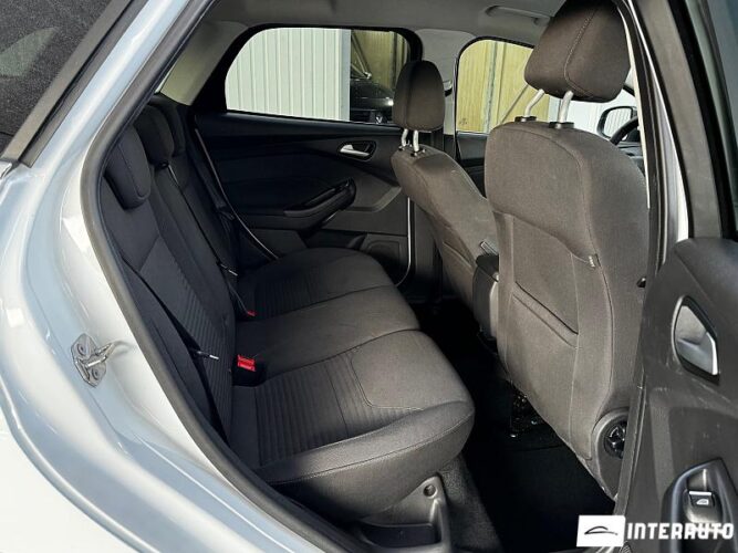 Ford Focus 43 interauto-car