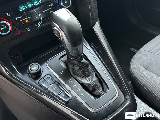 Ford Focus 42 interauto-car