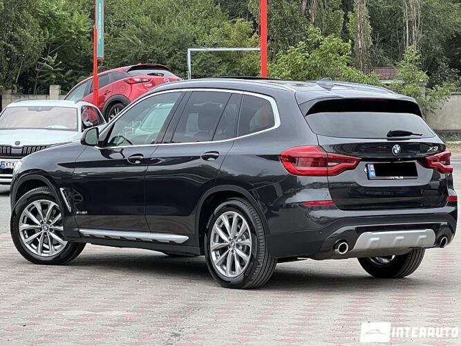 BMW X3 3.0i 32 interauto-car