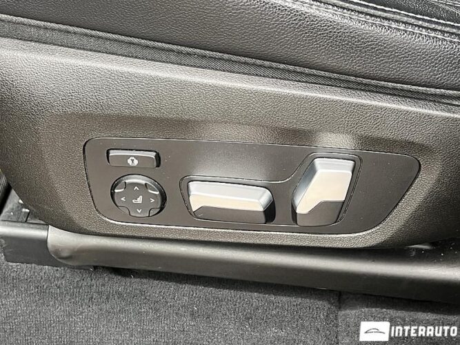 BMW X3 3.0i 48 interauto-car