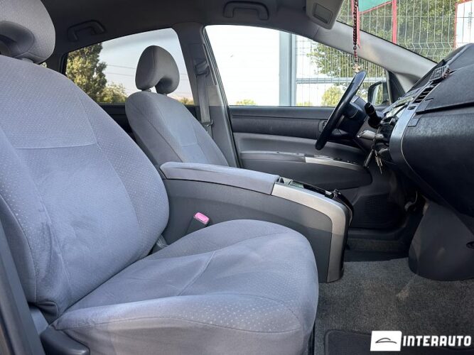 Toyota Prius 37 interauto-car