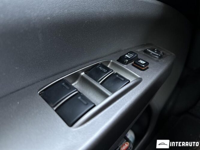 Toyota Prius 31 interauto-car