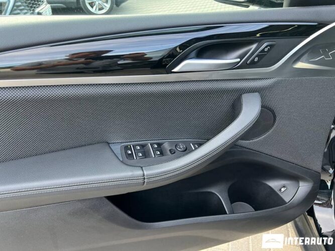 BMW X3 3.0e 37 interauto-car