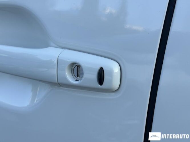 Mitsubishi Outlander 37 interauto-car