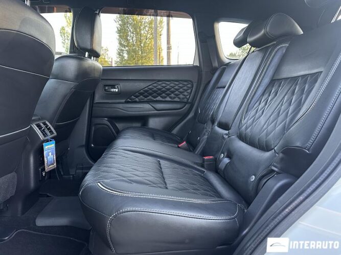 Mitsubishi Outlander 51 interauto-car