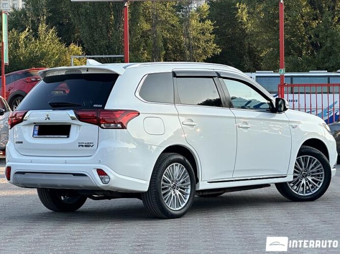 Mitsubishi Outlander 35 interauto-car