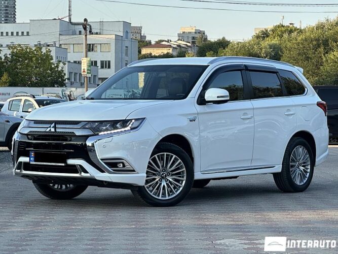 Mitsubishi Outlander 33 interauto-car