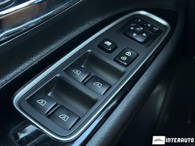 Mitsubishi Outlander 40 interauto-car