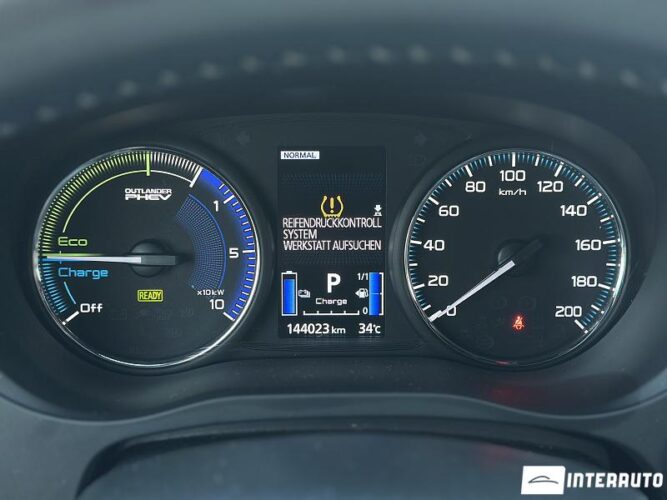 Mitsubishi Outlander 44 interauto-car