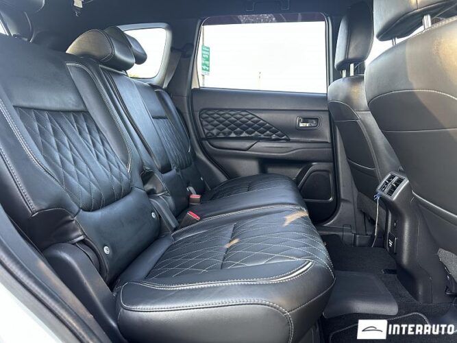 Mitsubishi Outlander 49 interauto-car