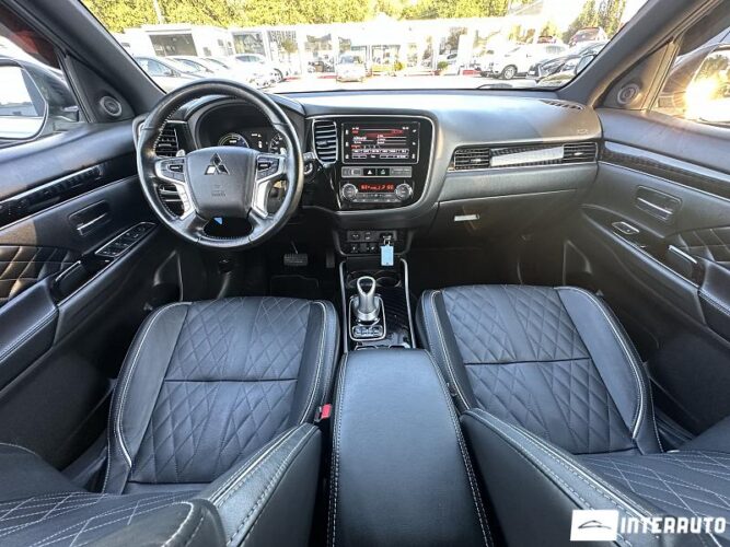 Mitsubishi Outlander 41 interauto-car