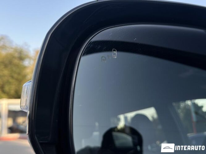 Mitsubishi Outlander 38 interauto-car