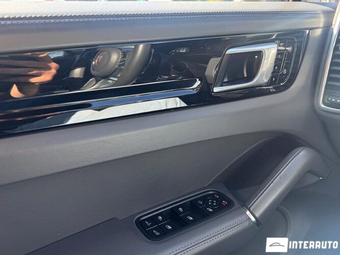 Porsche Cayenne 43 interauto-car