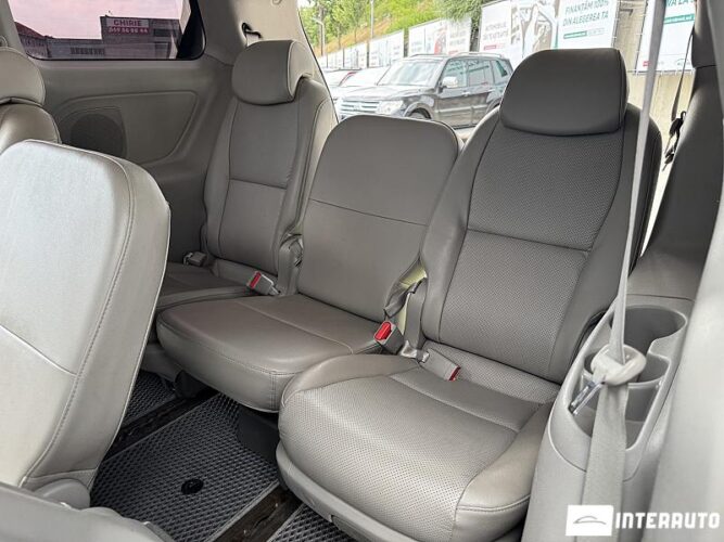 Kia Carnival 44 interauto-car