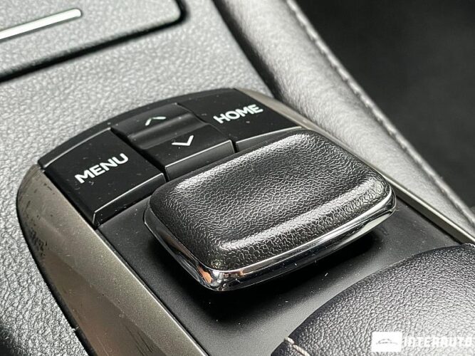 Lexus ES 300h 48 interauto-car