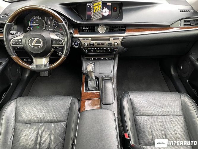Lexus ES 300h 39 interauto-car