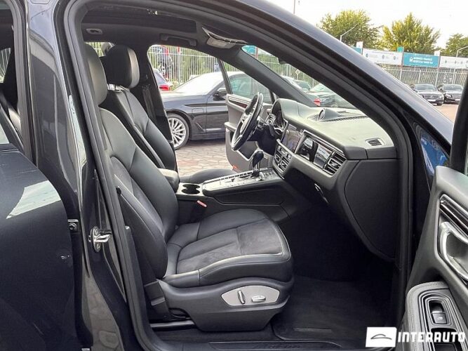 Porsche Macan 49 interauto-car