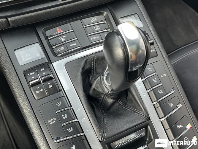 Porsche Macan 43 interauto-car