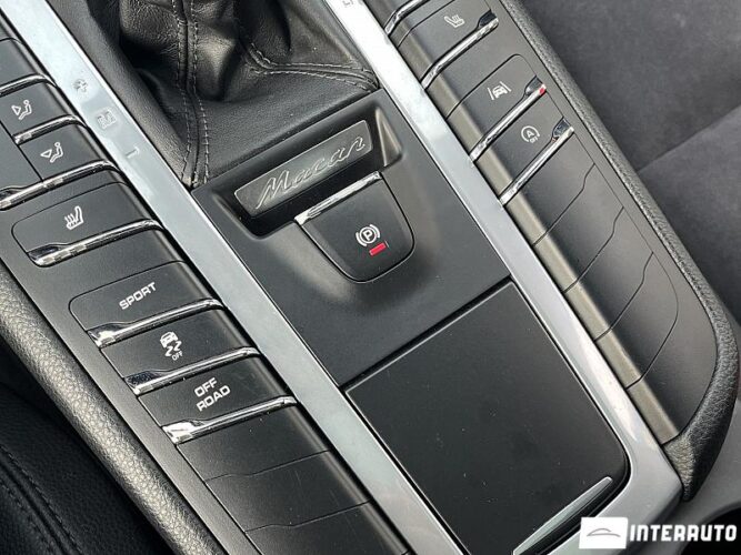Porsche Macan 44 interauto-car