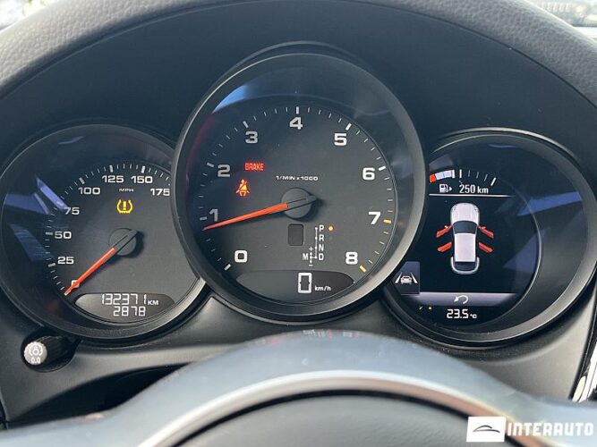 Porsche Macan 40 interauto-car