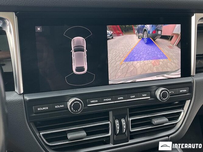 Porsche Macan 42 interauto-car