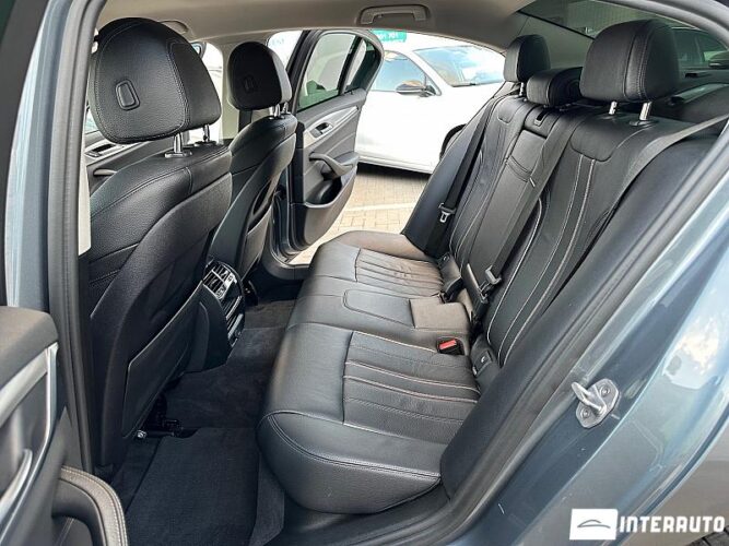 BMW 530e 36 interauto-car