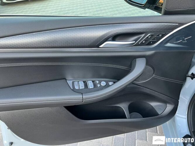 BMW X3 3.0i 38 interauto-car