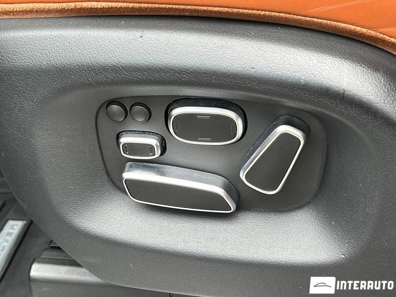 Land Rover Range Rover Vogue 28 automobil-interauto