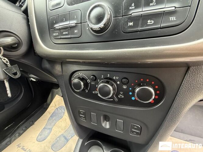 Dacia Sandero 36 interauto-car