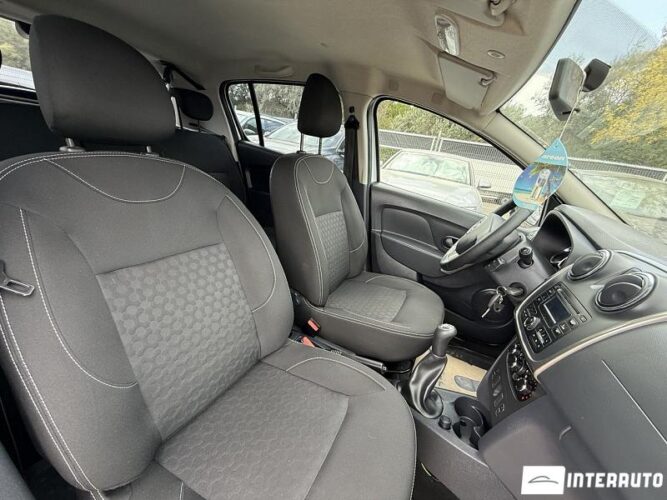 Dacia Sandero 31 interauto-car