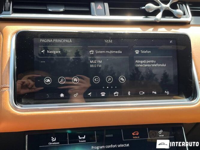 Land Rover Range Rover Velar 42 interauto-car